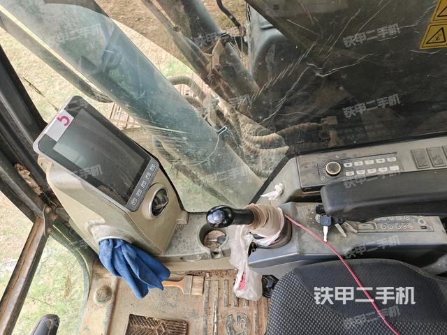 座椅左側(cè)控制臺/音響/含左手柄(駕駛室部分) 座椅左側(cè)控制臺/音響/含左手柄(駕駛室部分)