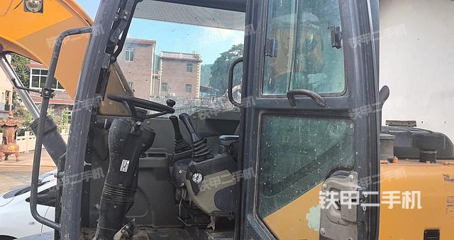 驾驶室整体(整机外观) 驾驶室整体(整机外观)