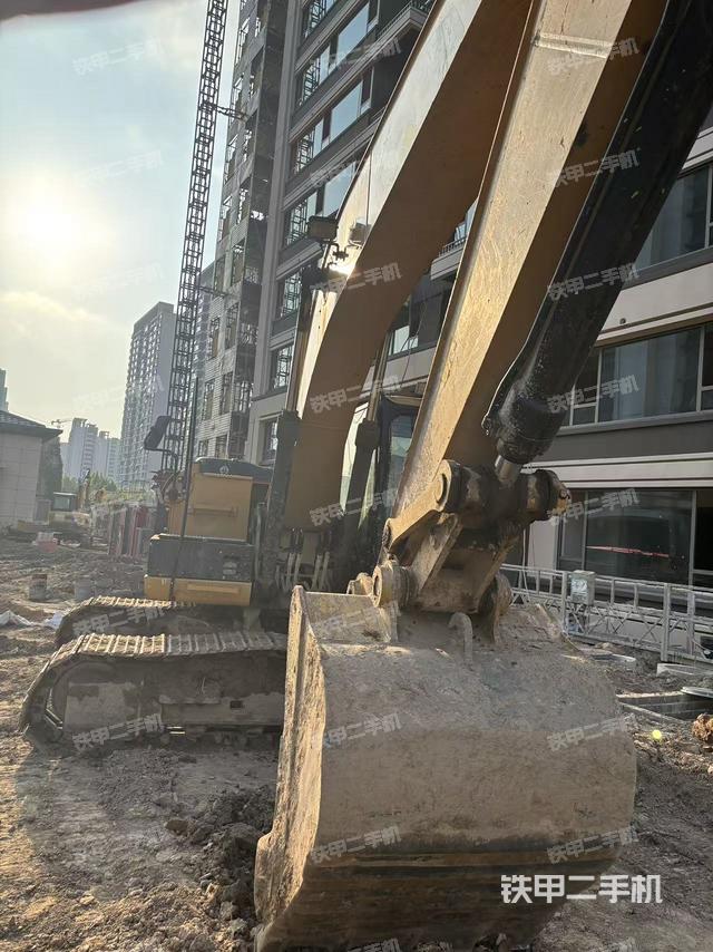 小臂整體左后(工作和回轉(zhuǎn)裝置) 小臂整體左后(工作和回轉(zhuǎn)裝置)