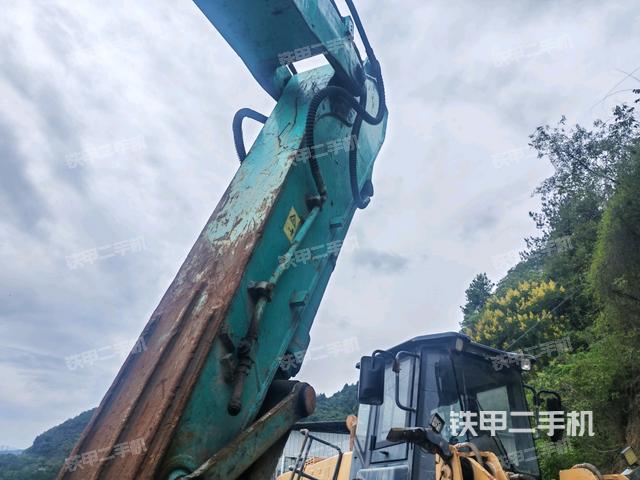 轉盤和下車架正前(工作和回轉裝置) 轉盤和下車架正前(工作和回轉裝置)