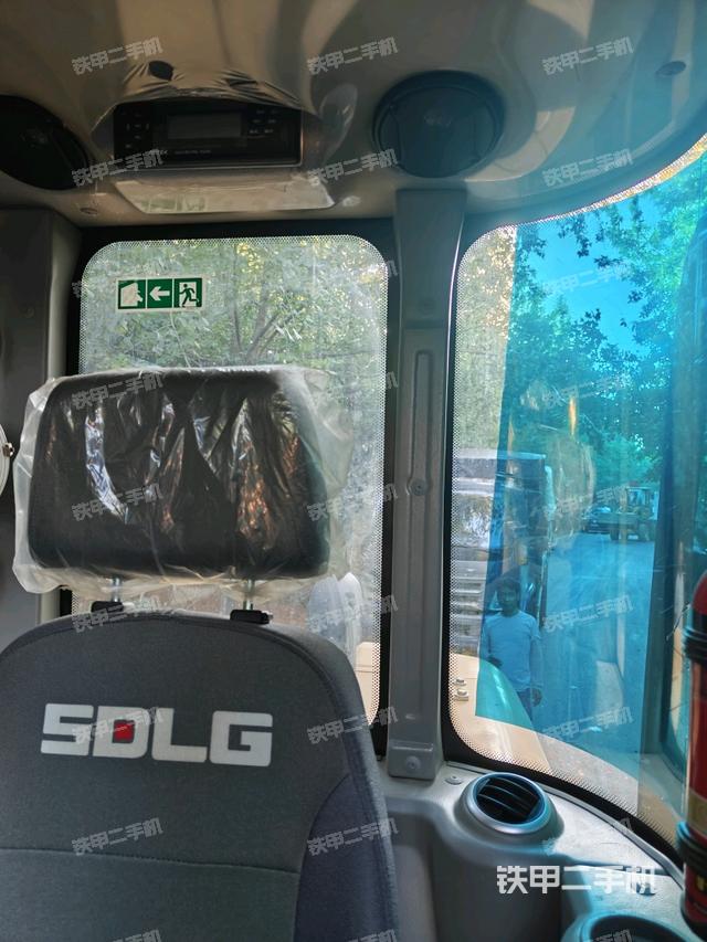  驾驶室正侧（驾驶室部分）