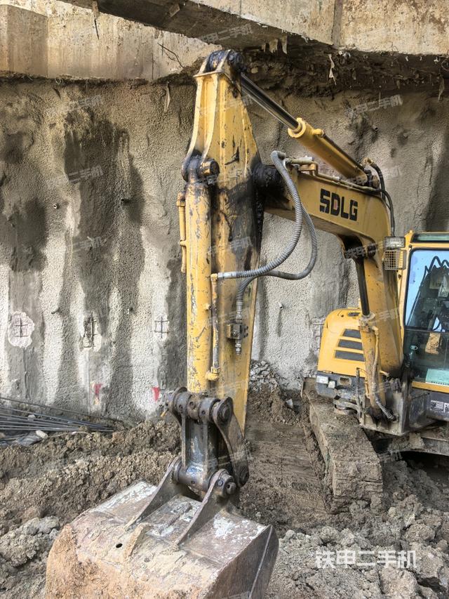 转盘和下车架正前（工作和回转装置）