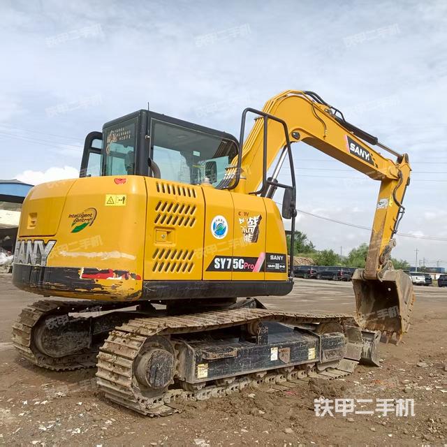 駕駛室頂部(整機外觀) 駕駛室頂部(整機外觀)