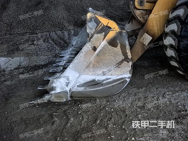 工作裝置整體(整機(jī)外觀及大件) 工作裝置整體(整機(jī)外觀及大件)