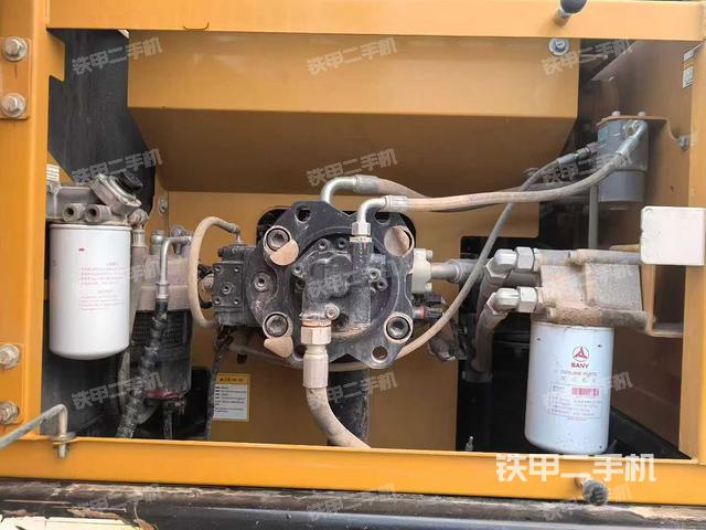液壓泵艙室正面整體(整機(jī)外觀) 液壓泵艙室正面整體(整機(jī)外觀)