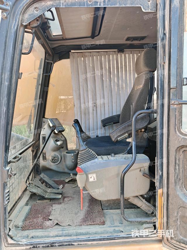 座椅后部（驾驶室部分）