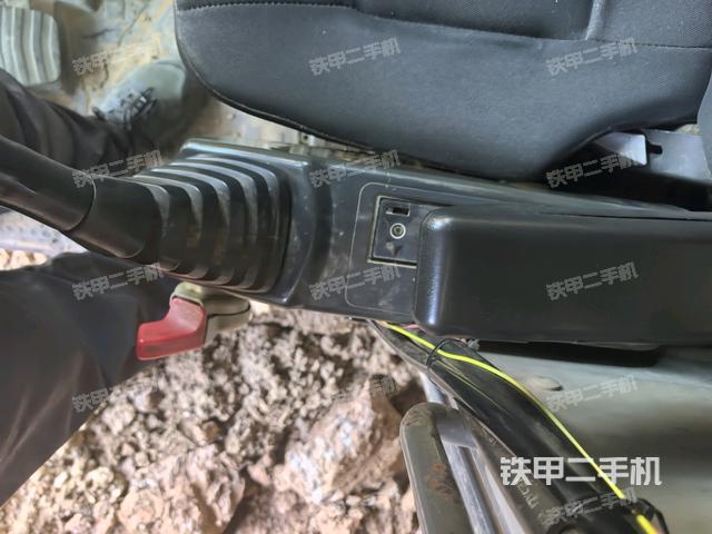 座椅左侧控制台/音响/含左手柄（驾驶室部分）