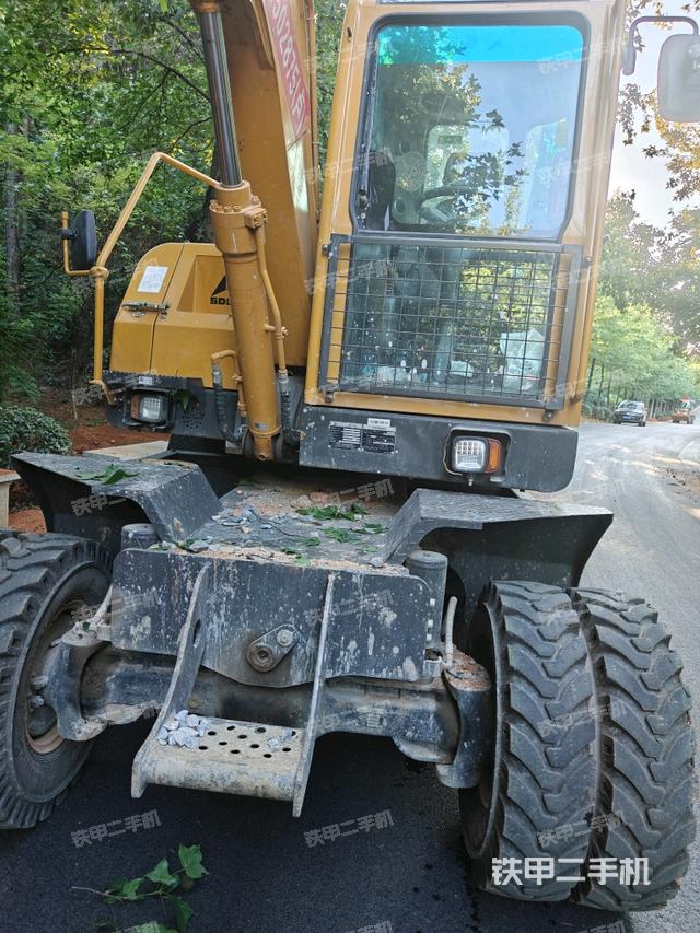 转盘和下车架正前（工作和回转装置）