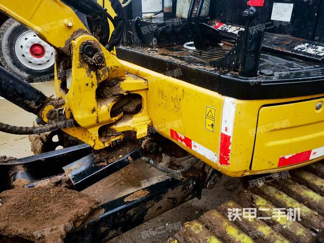 液压泵舱室正面整体(整机外观) 液压泵舱室正面整体(整机外观)