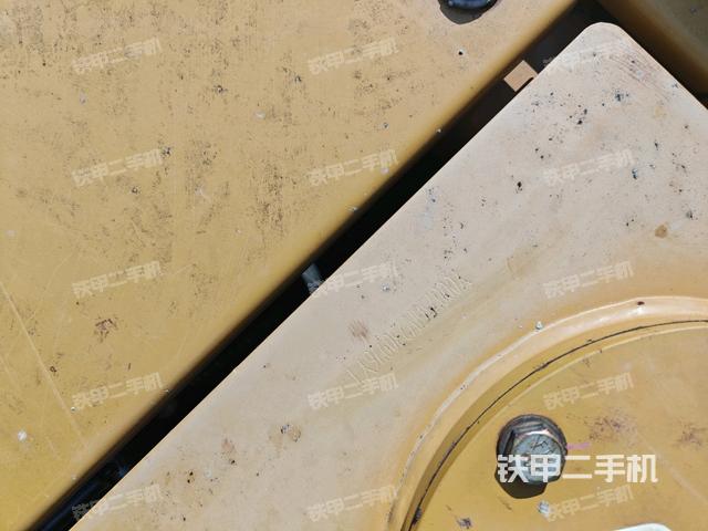 轉(zhuǎn)盤(pán)和下車(chē)架正前(工作和回轉(zhuǎn)裝置) 轉(zhuǎn)盤(pán)和下車(chē)架正前(工作和回轉(zhuǎn)裝置)