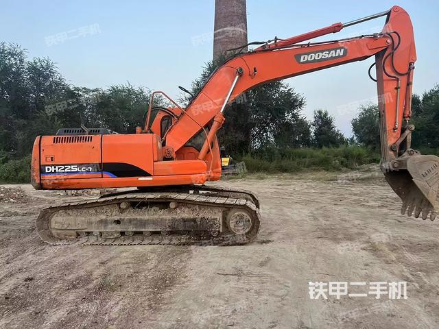 整機(jī)右后45°(整機(jī)外觀) 整機(jī)右后45°(整機(jī)外觀)