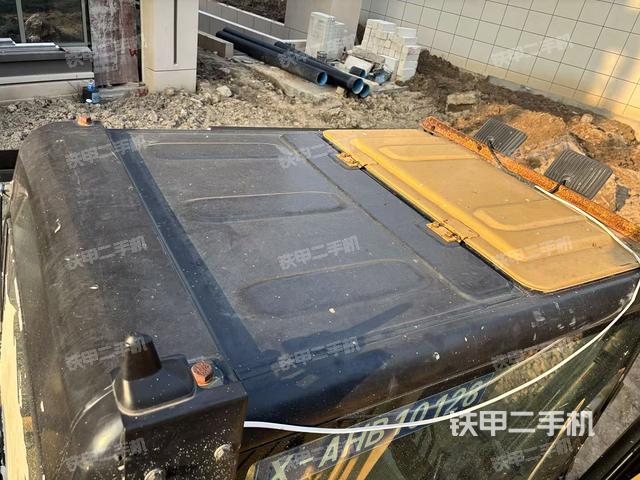行走控制手柄和踏板?俯拍(駕駛室部分) 行走控制手柄和踏板?俯拍(駕駛室部分)