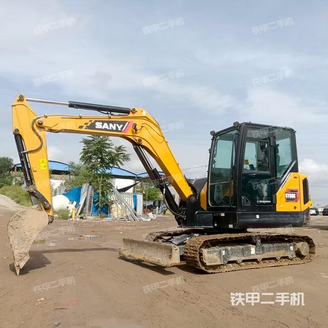 驾驶室整体(整机外观) 驾驶室整体(整机外观)