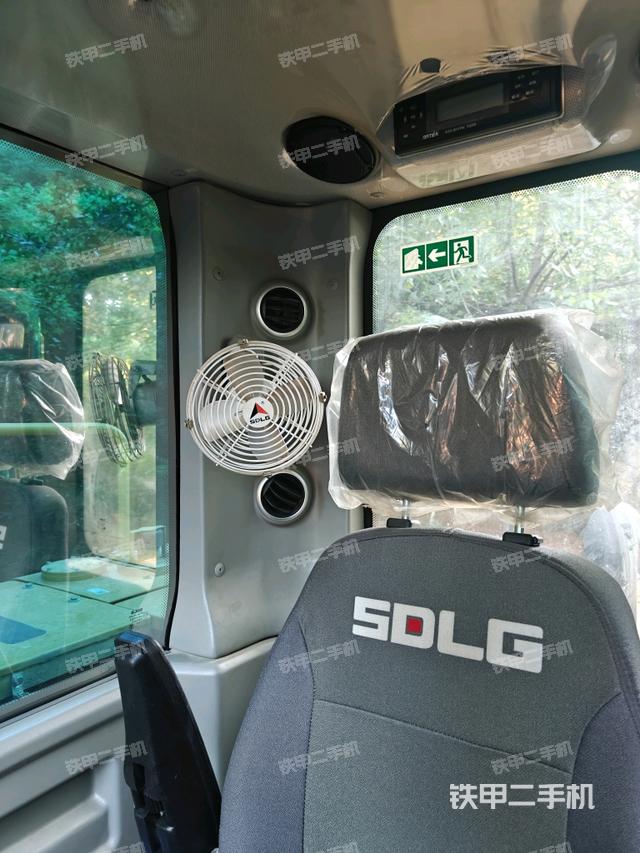 后窗玻璃角标（驾驶室部分）