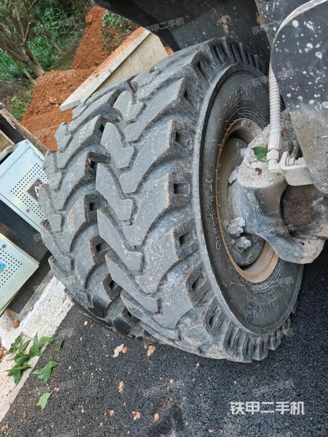 右驱动轮（行走机构）