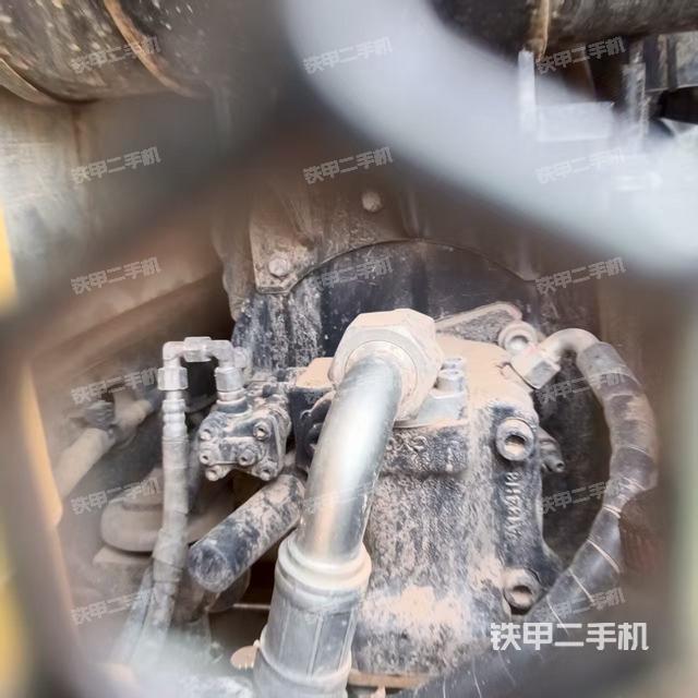 液压泵舱室正面整体(整机外观) 液压泵舱室正面整体(整机外观)