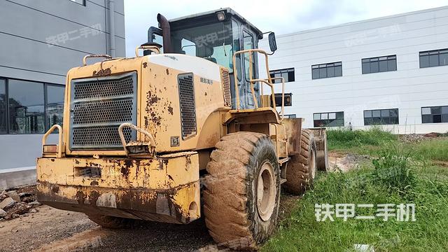 正后方(整機(jī)外觀) 正后方(整機(jī)外觀)