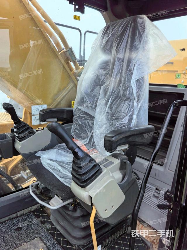 驾驶室整体(整机外观) 驾驶室整体(整机外观)