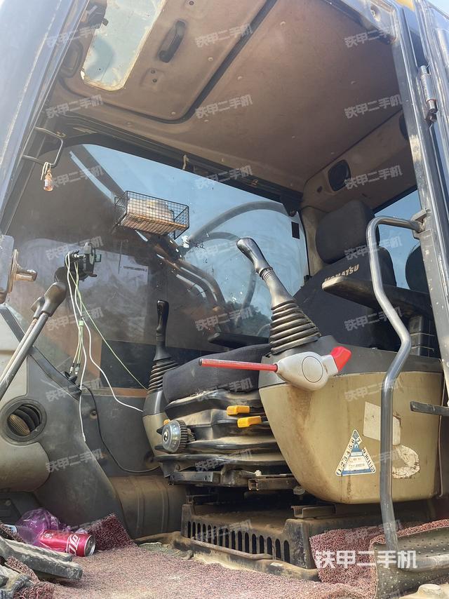 驾驶室整体(整机外观) 驾驶室整体(整机外观)