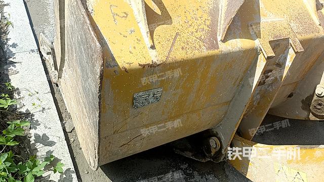 駕駛室工作臺(tái)(整機(jī)外觀及大件) 駕駛室工作臺(tái)(整機(jī)外觀及大件)
