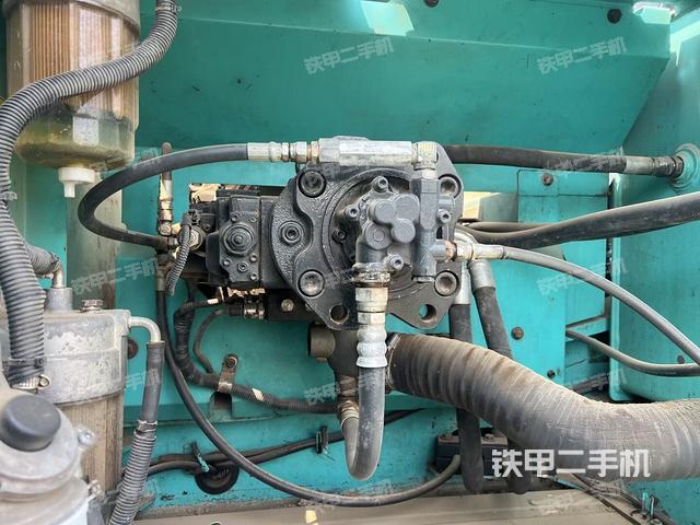 液壓泵艙室正面整體(整機(jī)外觀) 液壓泵艙室正面整體(整機(jī)外觀)