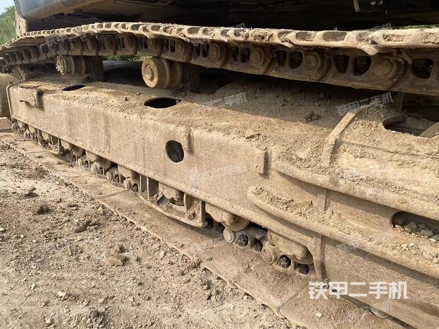 单侧履带整体(整机外观) 单侧履带整体(整机外观)