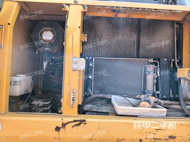 散熱器正面(大件艙室) 散熱器正面(大件艙室)