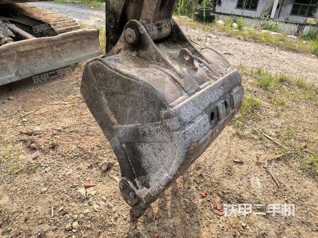 鏟斗右后整體（工作和回轉(zhuǎn)裝置）