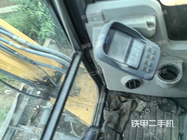 座椅右側(cè)控制臺(tái)/鑰匙門/油門/含右手柄(駕駛室部分) 座椅右側(cè)控制臺(tái)/鑰匙門/油門/含右手柄(駕駛室部分)