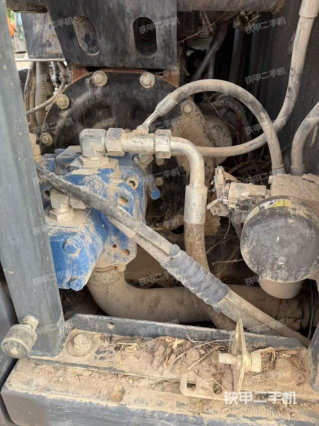 液壓泵艙室正面整體（整機(jī)外觀）