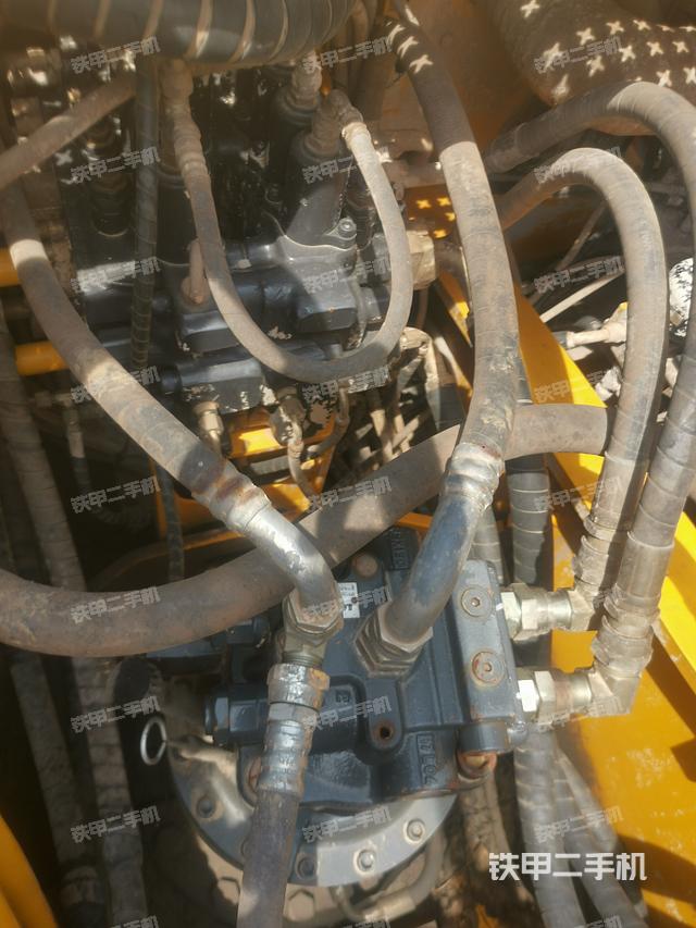 回转马达和主控阀（整机外观）