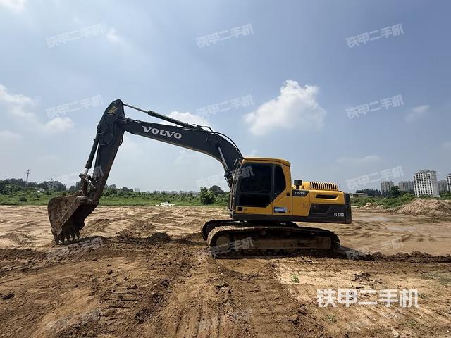 沃尔沃EC210D挖掘机