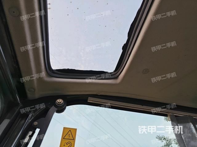 座椅左側控制臺/音響/含左手柄(駕駛室部分) 座椅左側控制臺/音響/含左手柄(駕駛室部分)