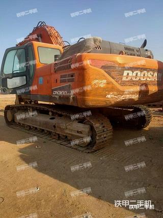 斗山DX300LC-9C挖掘机实拍图片