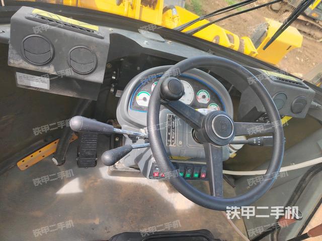 駕駛室操作臺(整機外觀及大件) 駕駛室操作臺(整機外觀及大件)