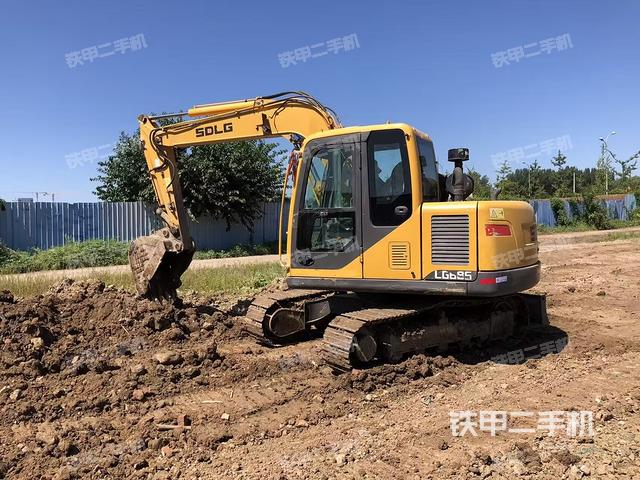 山東臨工E685F挖掘機(jī)