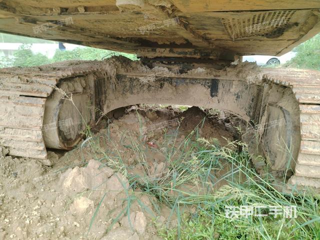 轉盤和下車架正前(工作和回轉裝置) 轉盤和下車架正前(工作和回轉裝置)