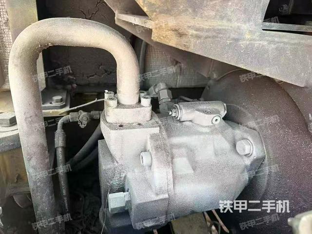 液壓泵艙室正面整體(整機(jī)外觀) 液壓泵艙室正面整體(整機(jī)外觀)