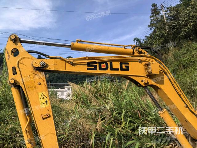 小臂整体右前（工作和回转装置）