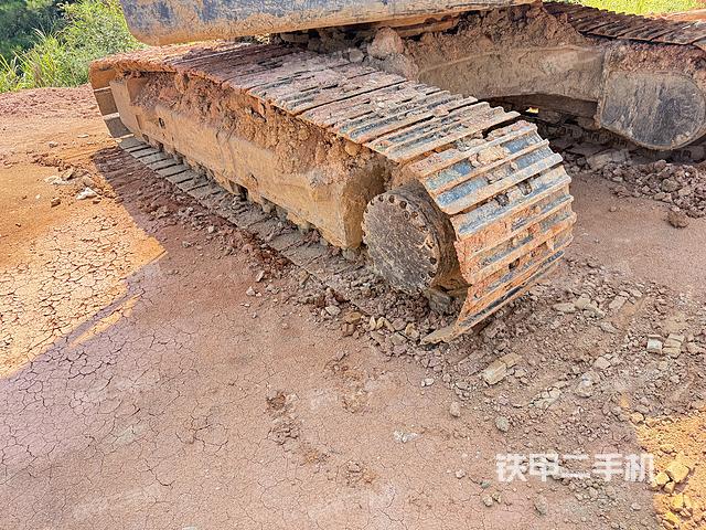 單側(cè)履帶整體(整機(jī)外觀) 單側(cè)履帶整體(整機(jī)外觀)