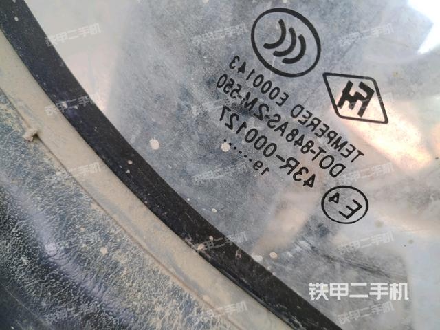 后窗玻璃角標(駕駛室部分) 后窗玻璃角標(駕駛室部分)