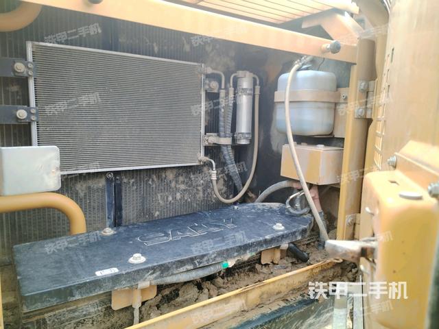 散熱器正面(大件艙室) 散熱器正面(大件艙室)