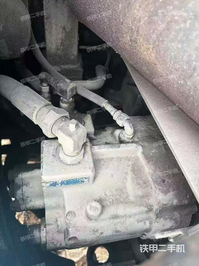 液壓泵艙室正面整體(整機(jī)外觀) 液壓泵艙室正面整體(整機(jī)外觀)