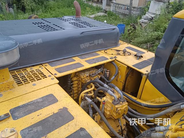 回转马达和主控阀（整机外观）