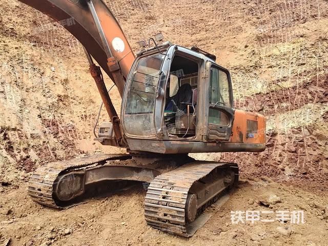 駕駛室整體(整機(jī)外觀) 駕駛室整體(整機(jī)外觀)