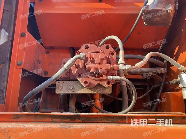 液压泵舱室正面整体(整机外观) 液压泵舱室正面整体(整机外观)