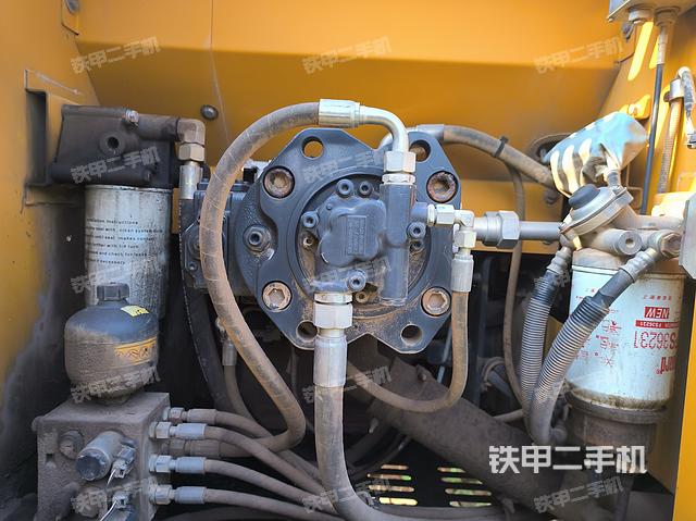 液壓泵艙室正面整體(整機(jī)外觀) 液壓泵艙室正面整體(整機(jī)外觀)