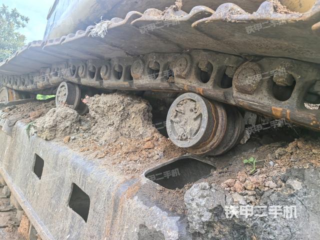 右側(cè)履帶整體(行走機(jī)構(gòu)) 右側(cè)履帶整體(行走機(jī)構(gòu))