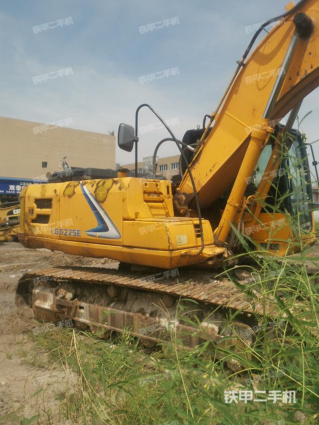 龍工LG6225E挖掘機(jī)
