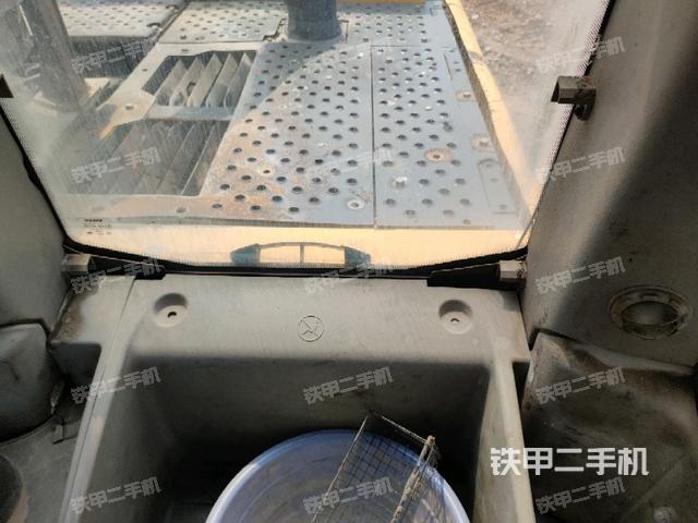 座椅后部(驾驶室部分) 座椅后部(驾驶室部分)
